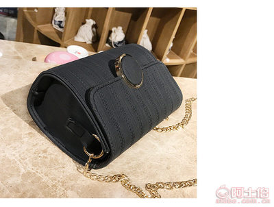 复古与时尚的完美融合 2017新款韩版小方包潮流解析